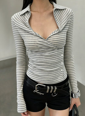 ROCKMORE【高智韩系】不规则排扣V领交叉条纹衬衫女 长袖修身上衣