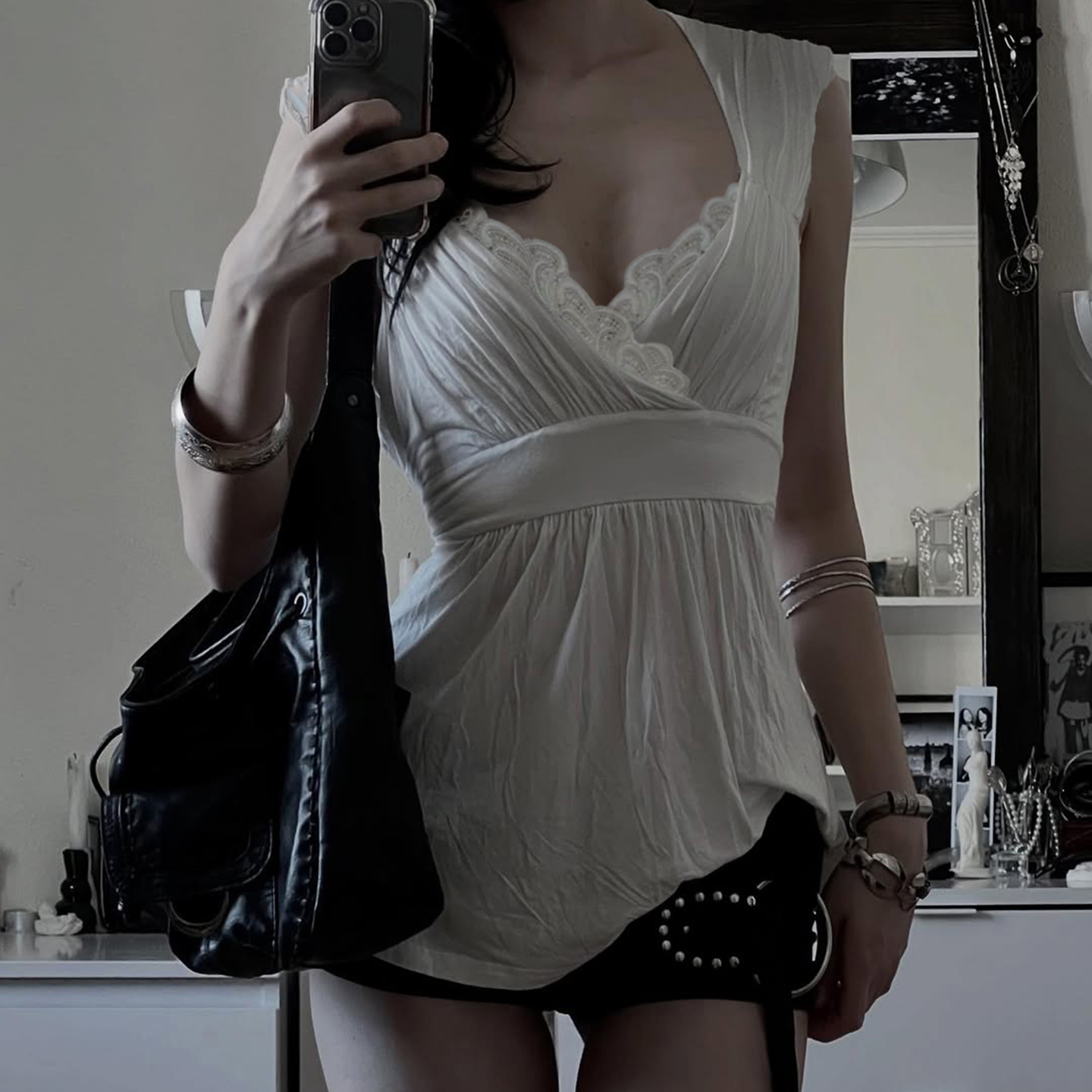 白色蕾丝拼接V领低胸辣妹背心夏