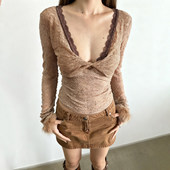 ROCKMORE 纯欲古早 卡其色V领蕾丝拼接扭结镂空T恤透视感上衣秋