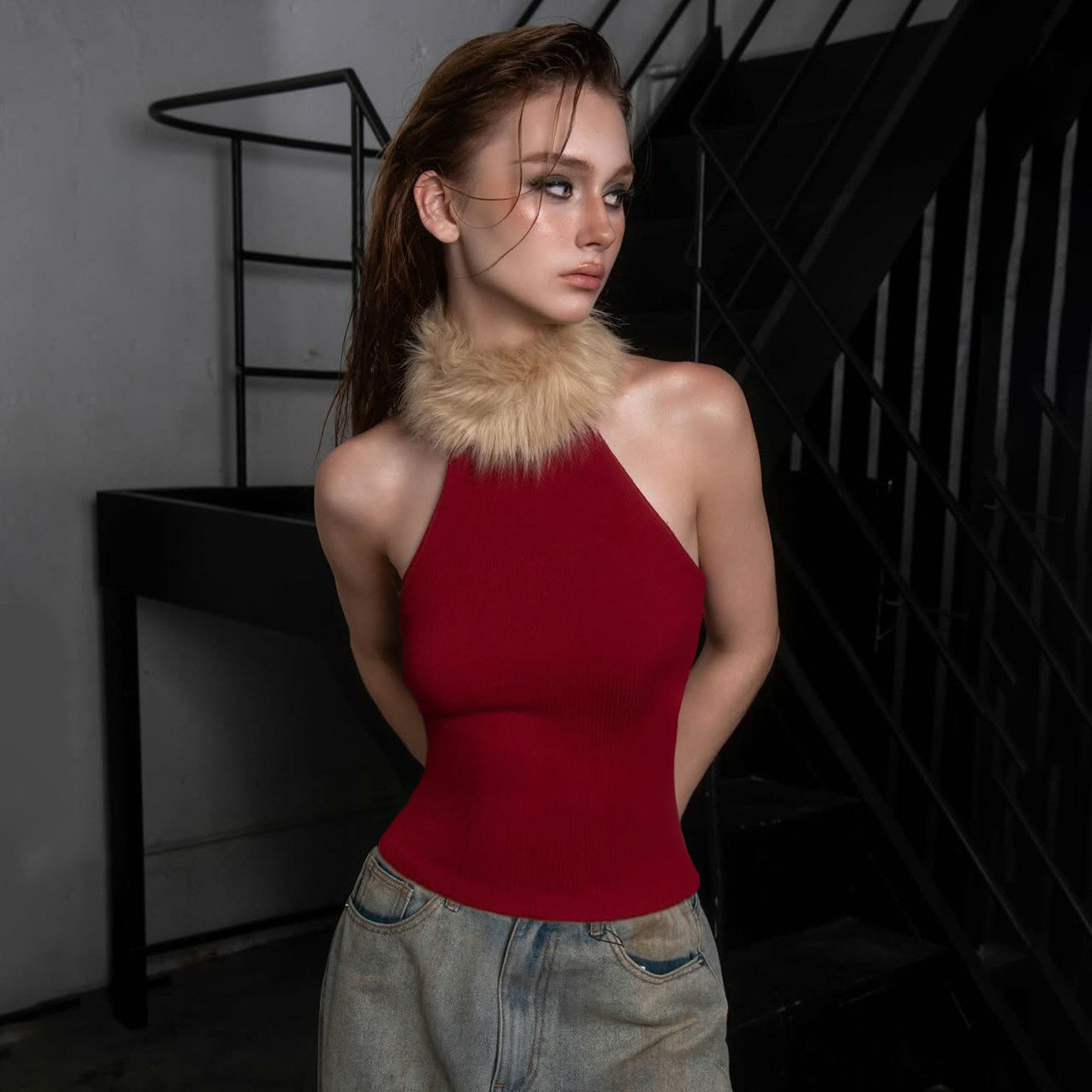 ROCKMORE【时髦辣妹】圣诞款红色毛毛拼接针织背心挖肩设计打底衫