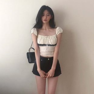 白色修身 蝴蝶结波点蕾丝拼接方领T恤 短上衣 韩系少女 ROCKMORE