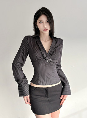 ROCKMORE【都市通勤风】V领金属扣绑带收腰长袖T恤黑色条纹打底衫