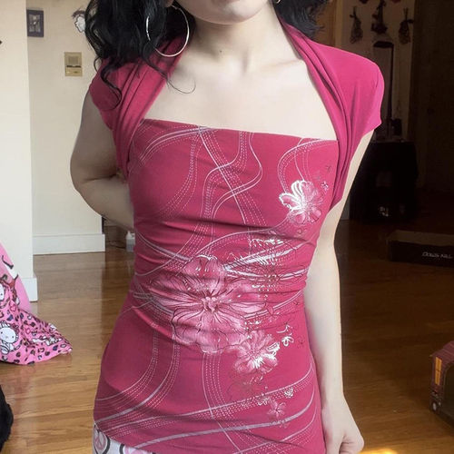 玫红色古早辣妹假两件方领T恤