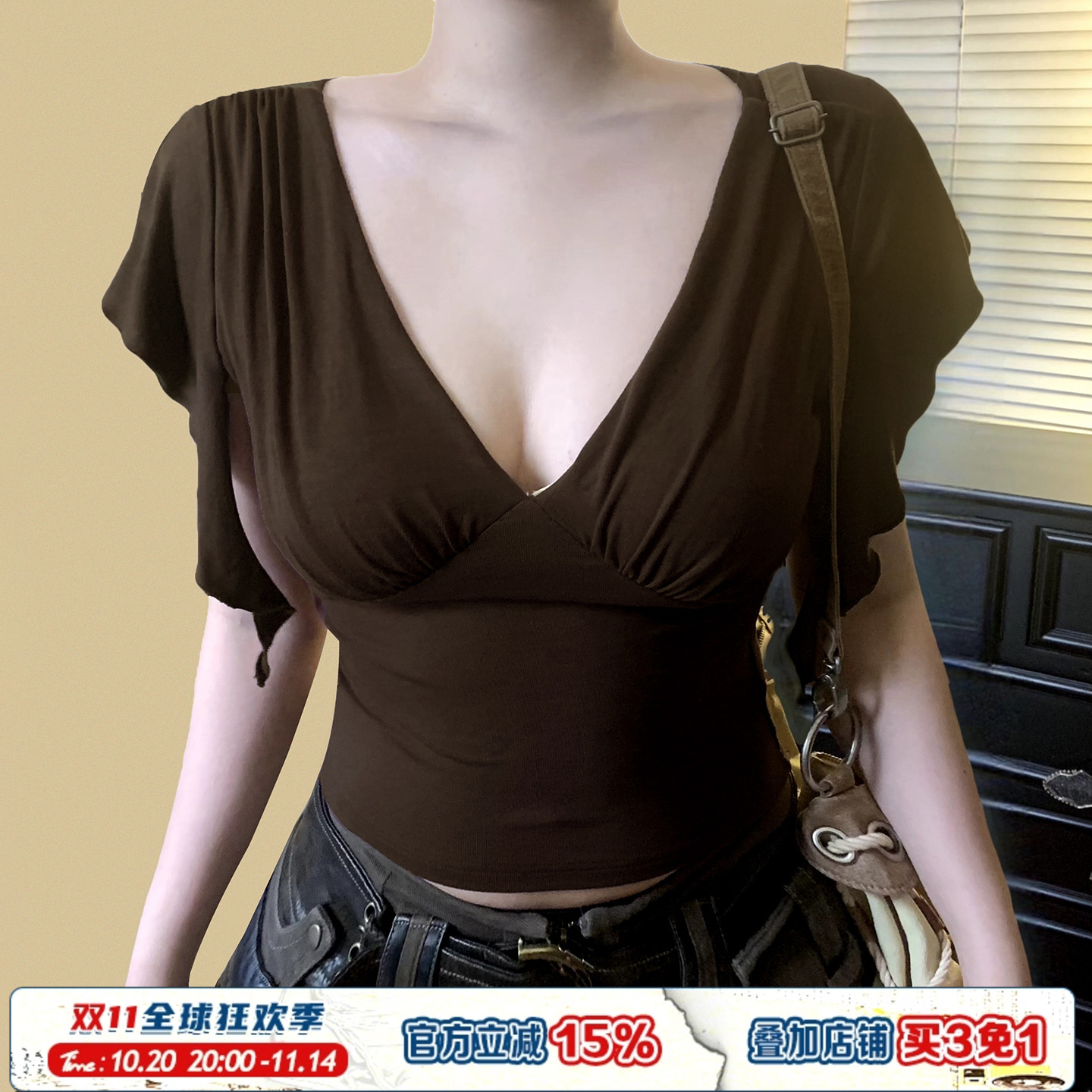 棕色V领褶皱小飞袖高腰T恤