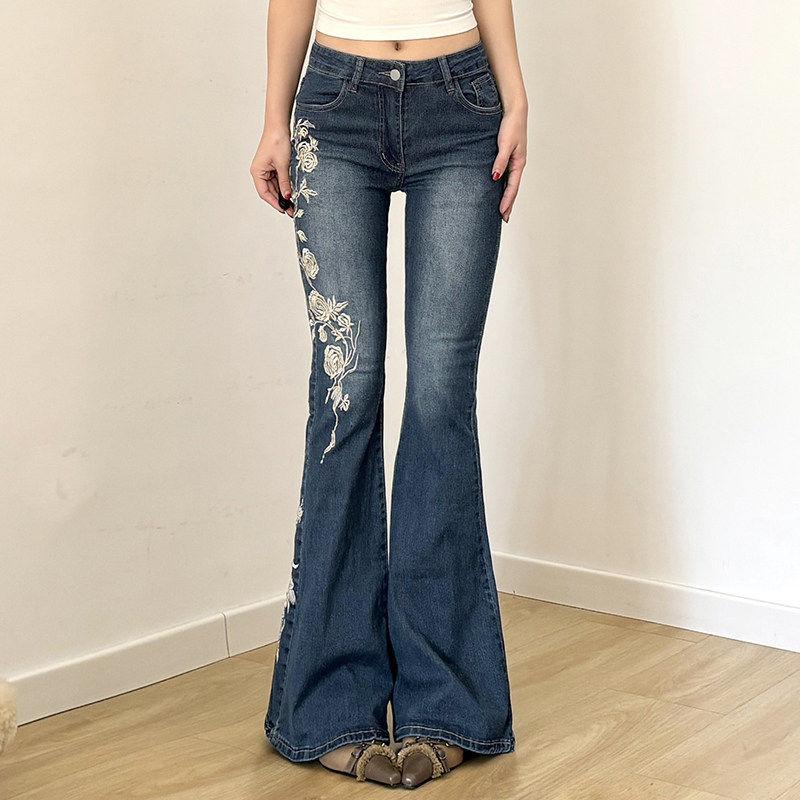 ROCKMORE【艺术美学】中古风玫瑰刺绣蓝色牛仔裤修身显瘦喇叭裤女
