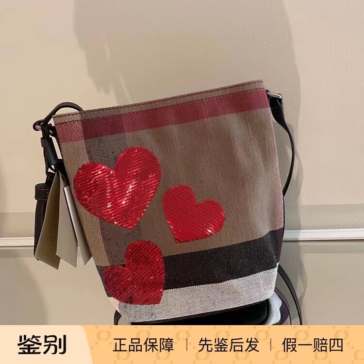 国内现货巴宝莉Burberry限量水桶双面帆布女士挎包经典托特