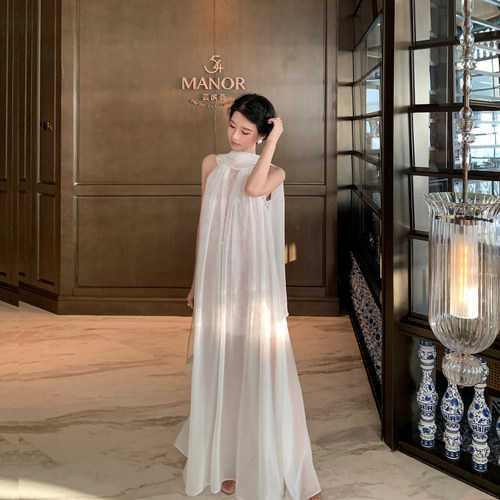 肌理感绉纱蕾丝连衣裙