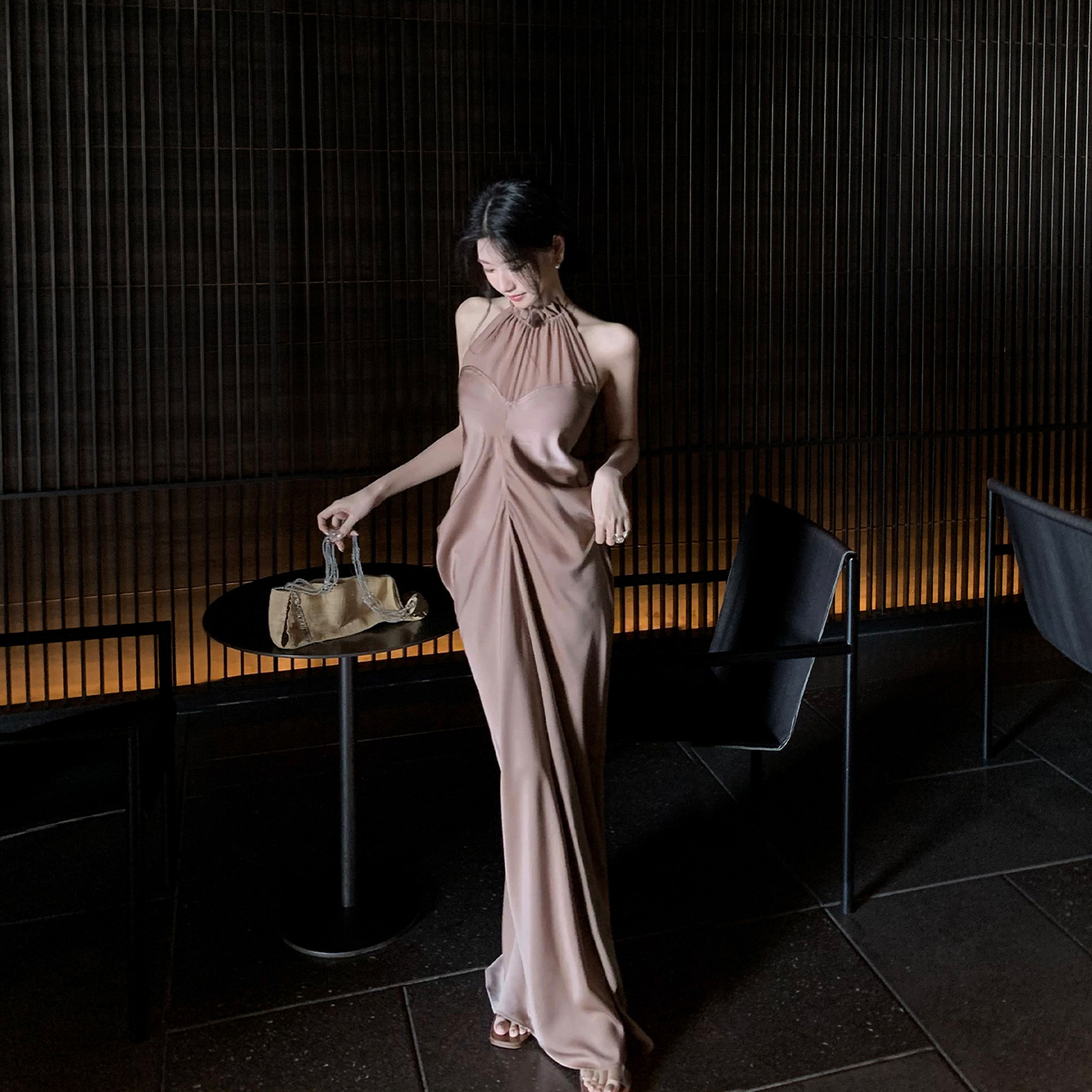 Middletone 洛神裙 哑光缎面挂脖露背性感连衣裙女度假长裙子