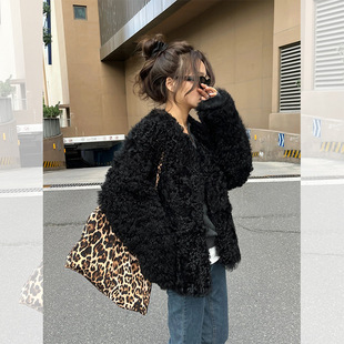今年流行特惠黑色小香风羊羔毛绒外套女冬季短款2024新款皮毛一体