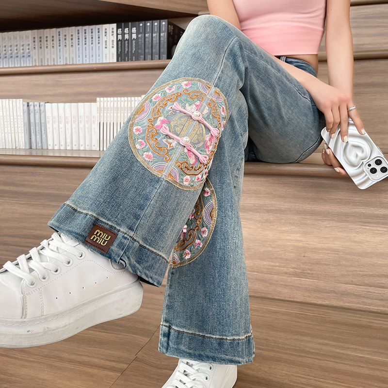 断码清仓国风刺绣微喇牛仔裤女