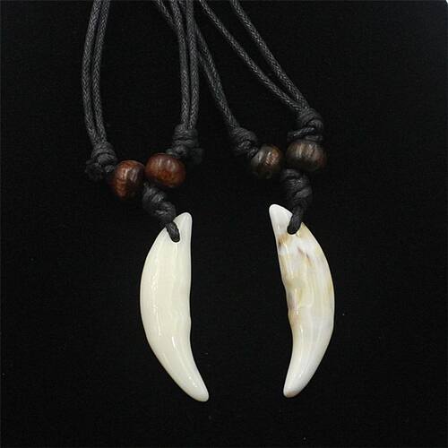 Men's Necklace Woman's Imitation Bone Pendant an Amulet Fang