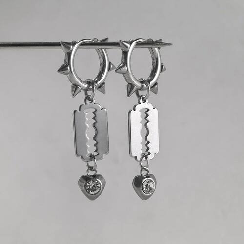 Y2K Punk style sharp and piercing buckle heart-shaped pendan