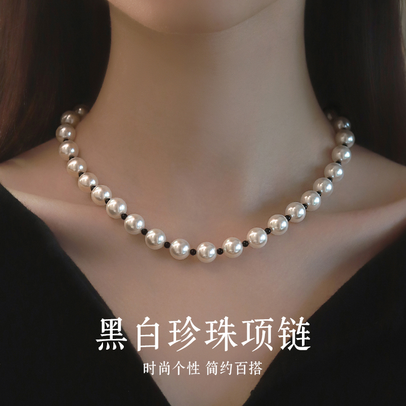2025新款爆款黑白轻奢珍珠项链女款时尚锁骨颈链秋冬高级感毛衣链