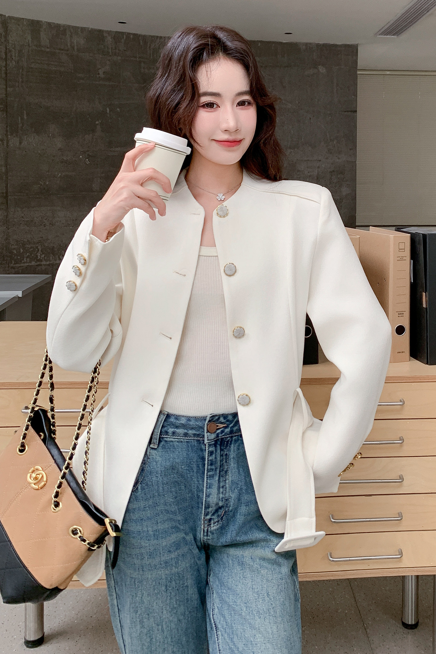 新品轻奢风洋气米色金扣收腰短外套2C139-6801-P175-K288,女装短外套,2C139