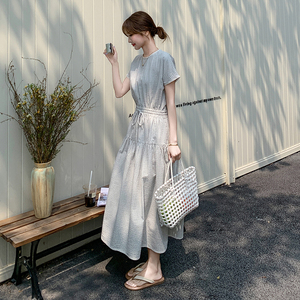 小清新格子收腰连衣裙女夏2025新款流行漂亮绝美独特设计感长裙图片