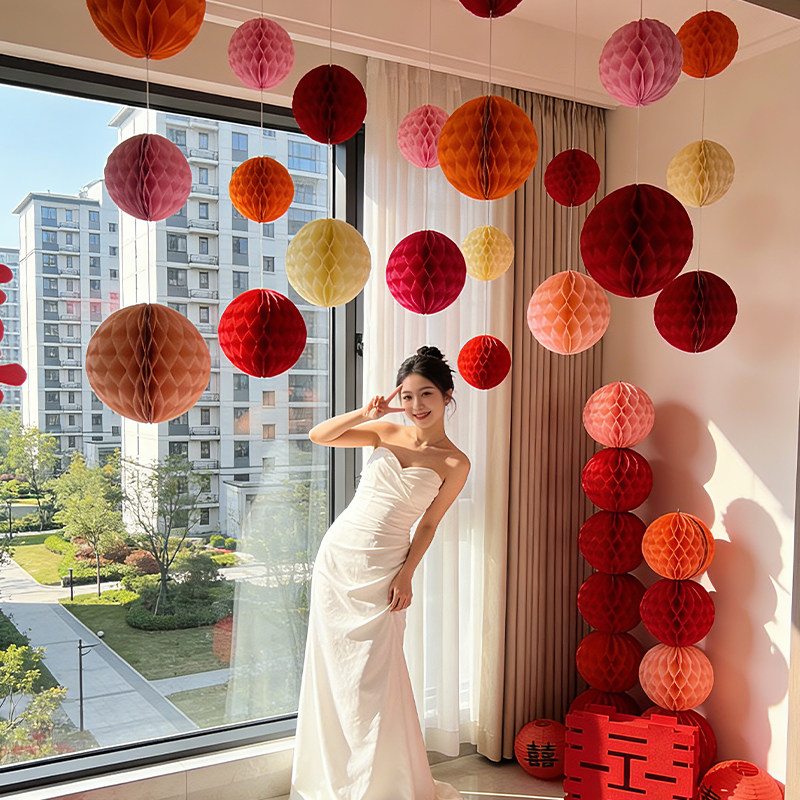 红灯笼结婚装饰婚房布置女方客厅背景墙婚礼新房卧室喜字蜂窝挂饰