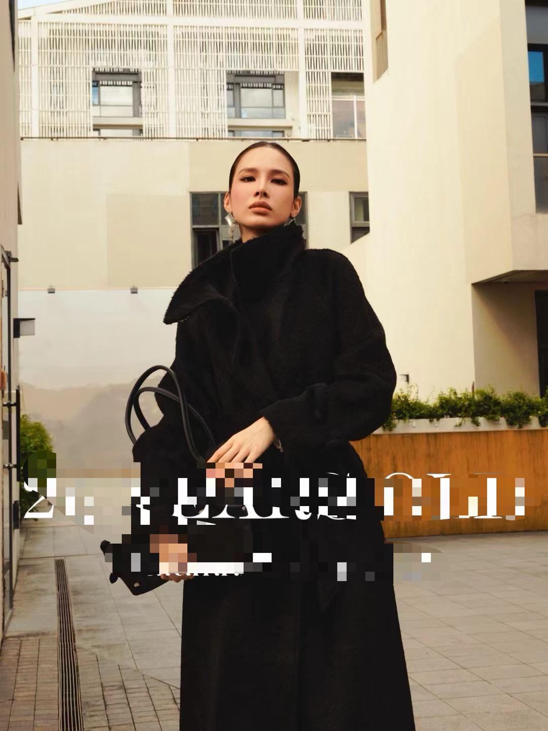 价格咨询.欧洲站原创设计师走秀款重工高定气质女羊毛大衣1018