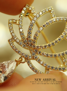 XZ482金色荷花流苏合成锆水晶韩版胸针女胸花女韩国饰品领夹别针