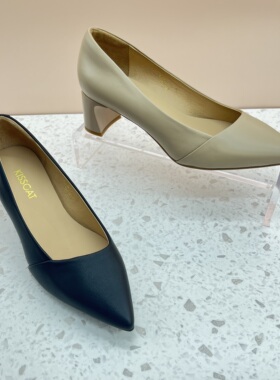 KISSCAT接吻猫2023秋专柜正品尖头羊皮粗跟通勤高跟鞋KA43611-10