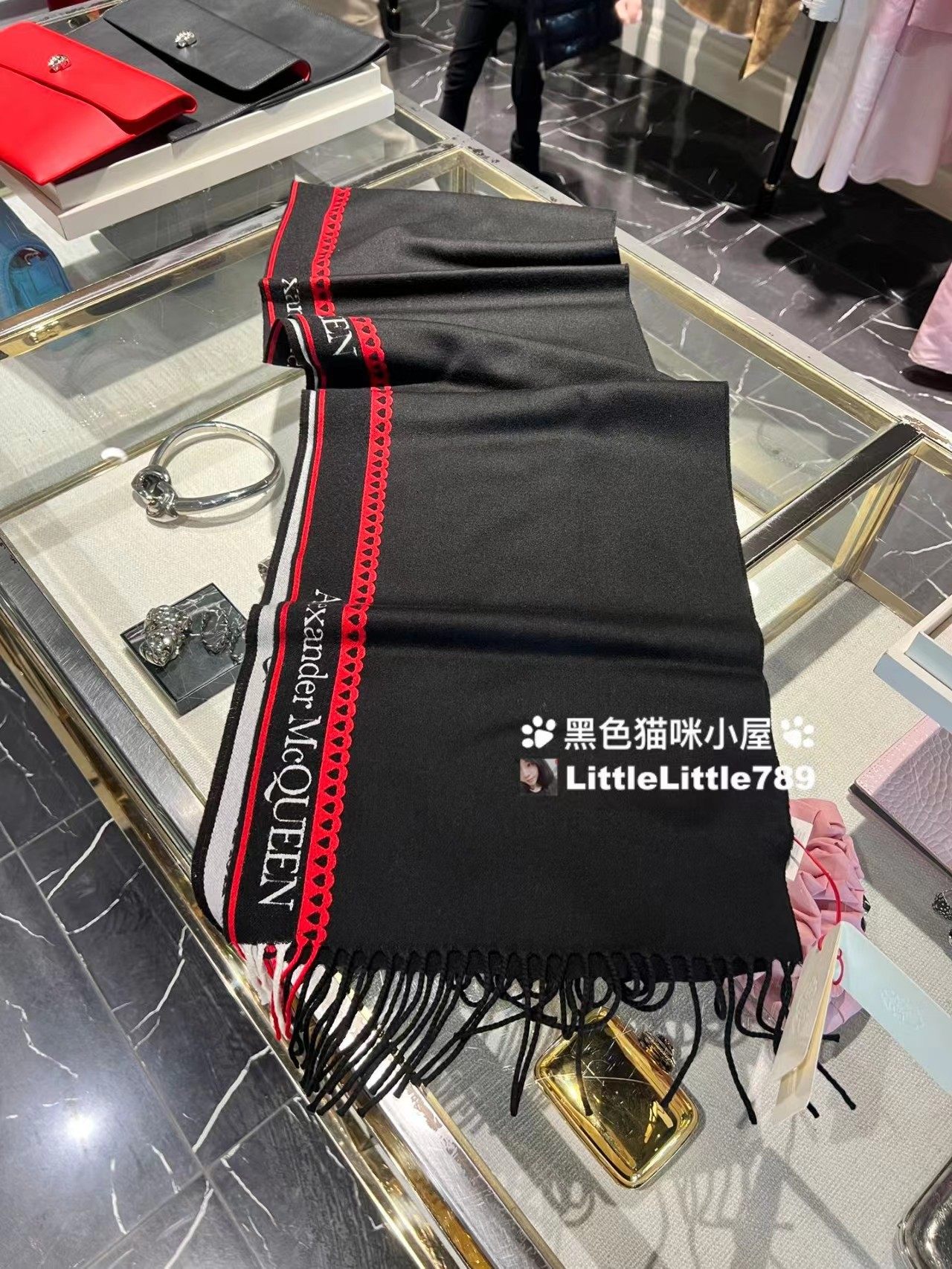 McQueen黑色字母羊毛流苏围巾