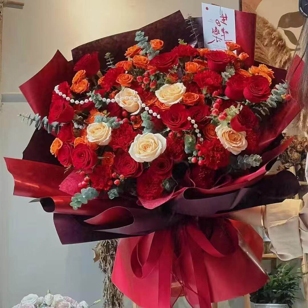 康乃馨百合玫瑰混搭花束送妈妈