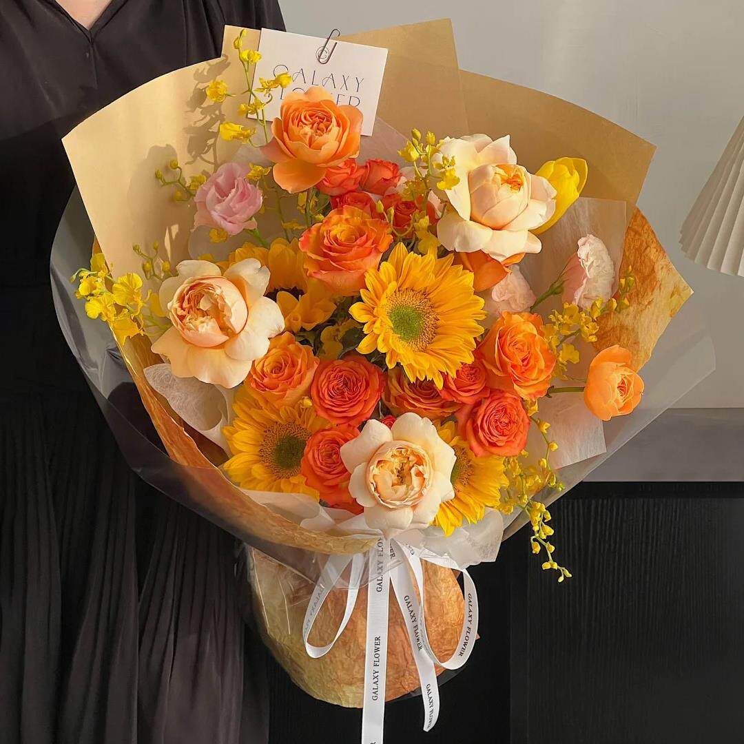 花艺师精选玫瑰混搭花束送女友