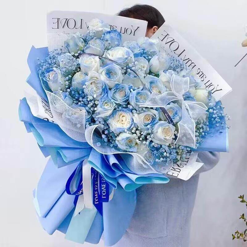 碎冰蓝玫瑰花束送女友生日礼物