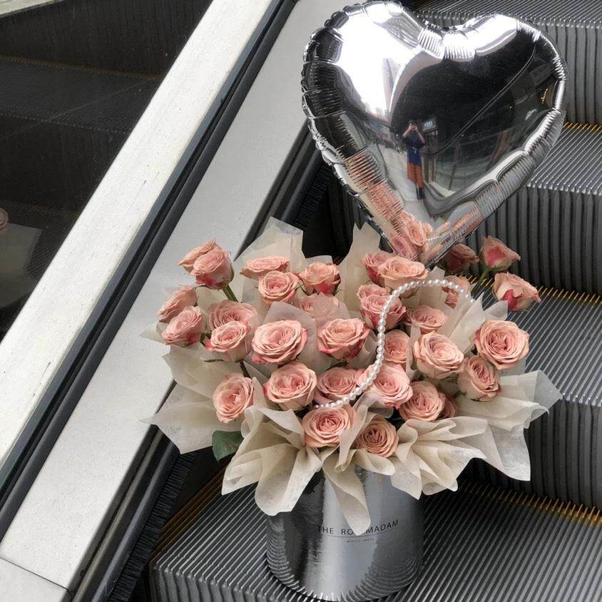 卡布奇诺玫瑰花束真花送女友礼物
