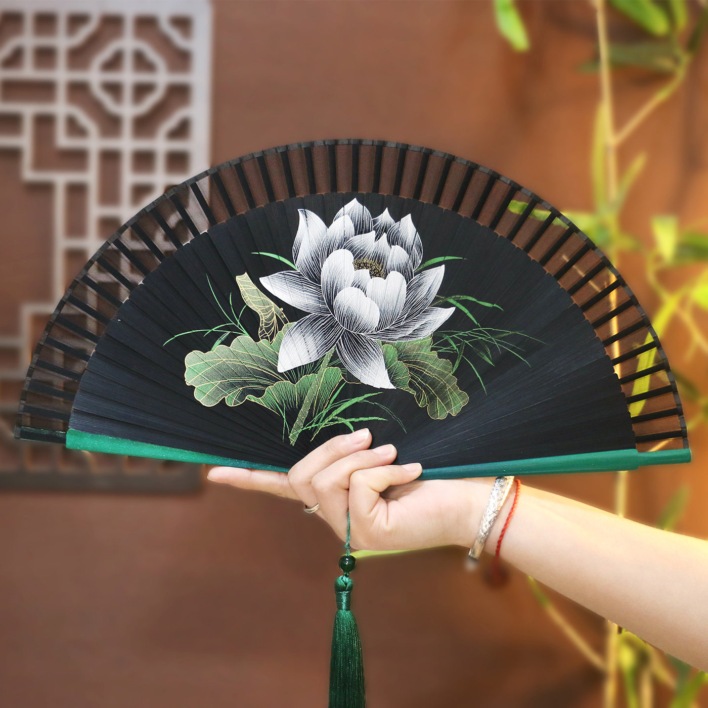 375中国风女士扇子礼盒真丝荷花扇全竹古风女士折扇好开合舞蹈扇