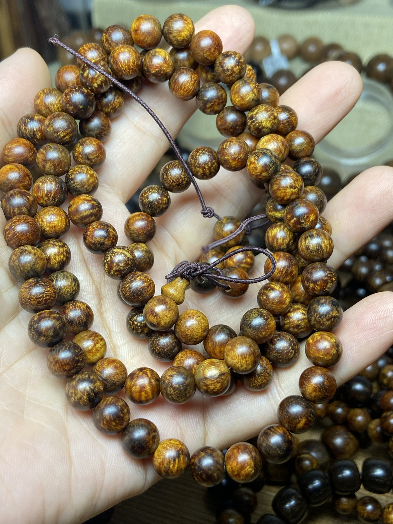 印尼贡木0.8暴满琥珀龙鳞108颗高油高密沉水文玩手串 假一赔十