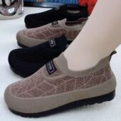 新款 平底休闲舒适妈妈老北京布鞋 冬季 加绒加厚棉靴保暖中老年棉鞋