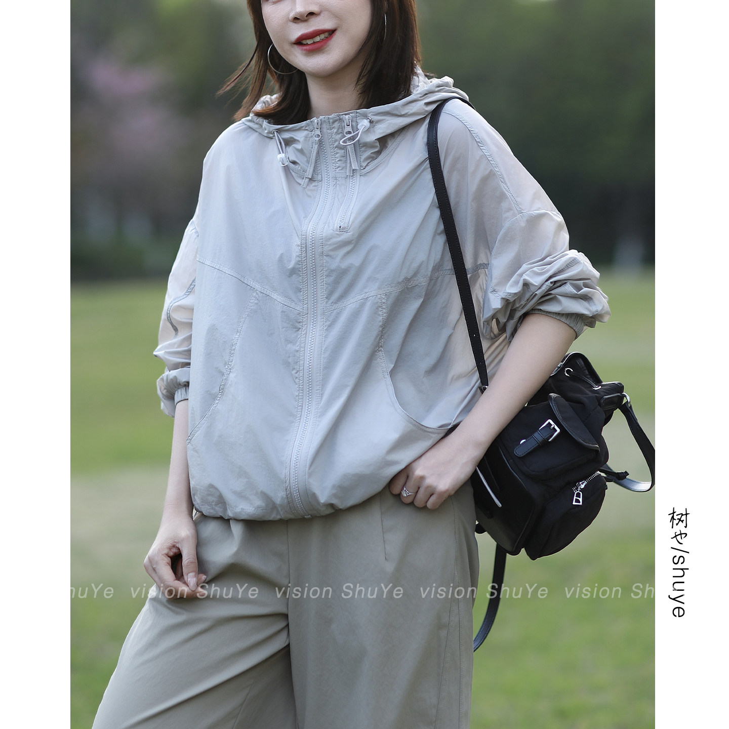 树也 简约休闲运动风 宽松有型双拉链设计连帽防晒衣女薄款外套夏