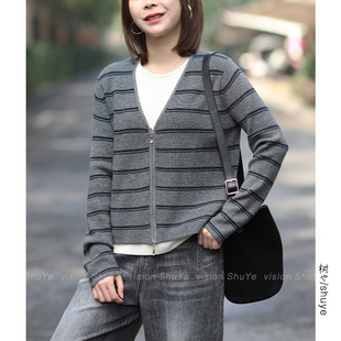 SHUYE文艺条纹层次感假两件针织衫外套女休闲宽松显瘦V领2025春装