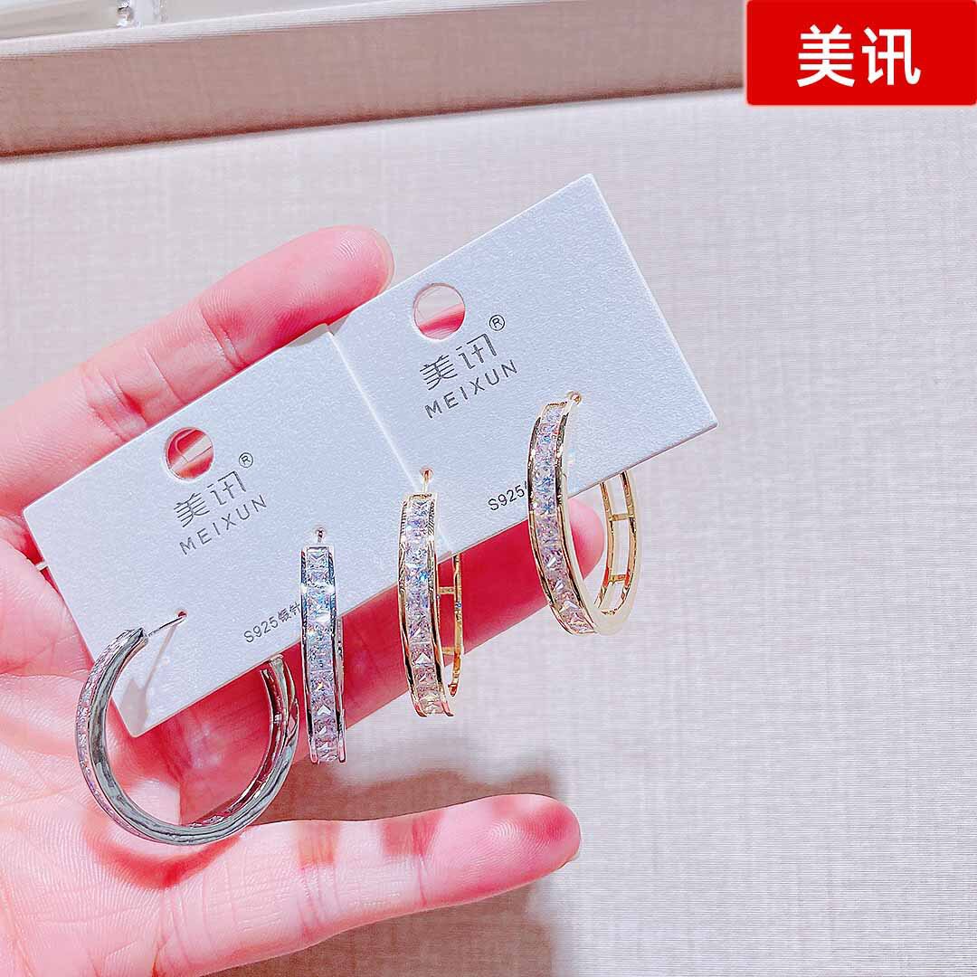 美讯饰品新款轻奢锆石耳圈银针时尚个性精致高级感气质百搭耳环女