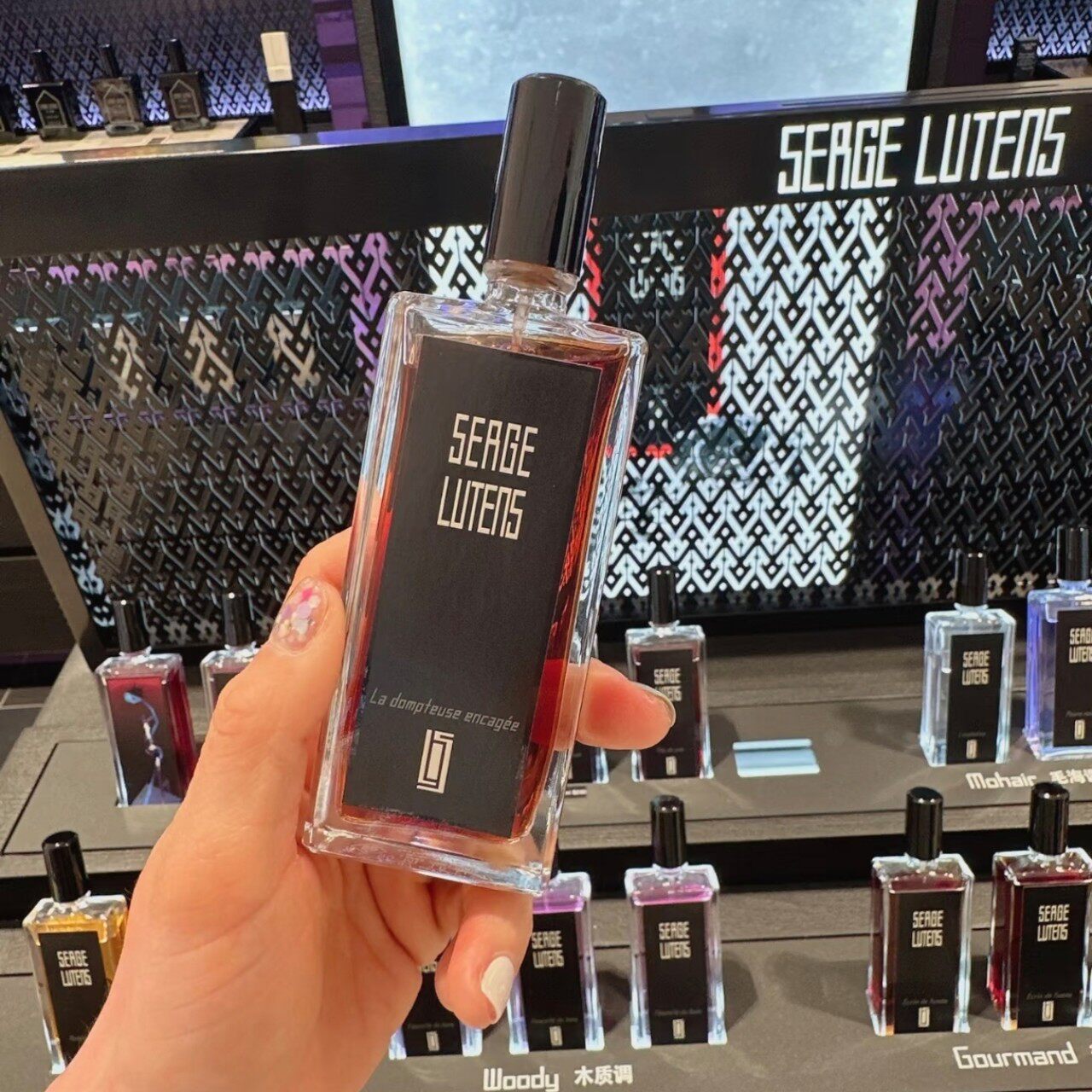Serge Lutens芦丹氏孤女修女八月夜桂花大写檀香柏林少女香水小样