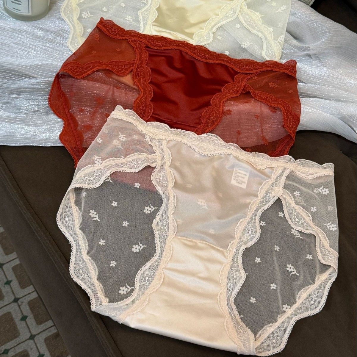 红温了呢~ 甜美高开叉显腿长性感缎面蕾丝内裤女生抑菌三角裤女士,女士内衣/男士内衣/家居服,男三角内裤,淘宝优惠券,粉丝福利购,淘宝优惠卷