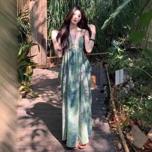 林间浮夏氛围感吊带连衣裙女夏季高级感气质显瘦海边度假碎花长裙
