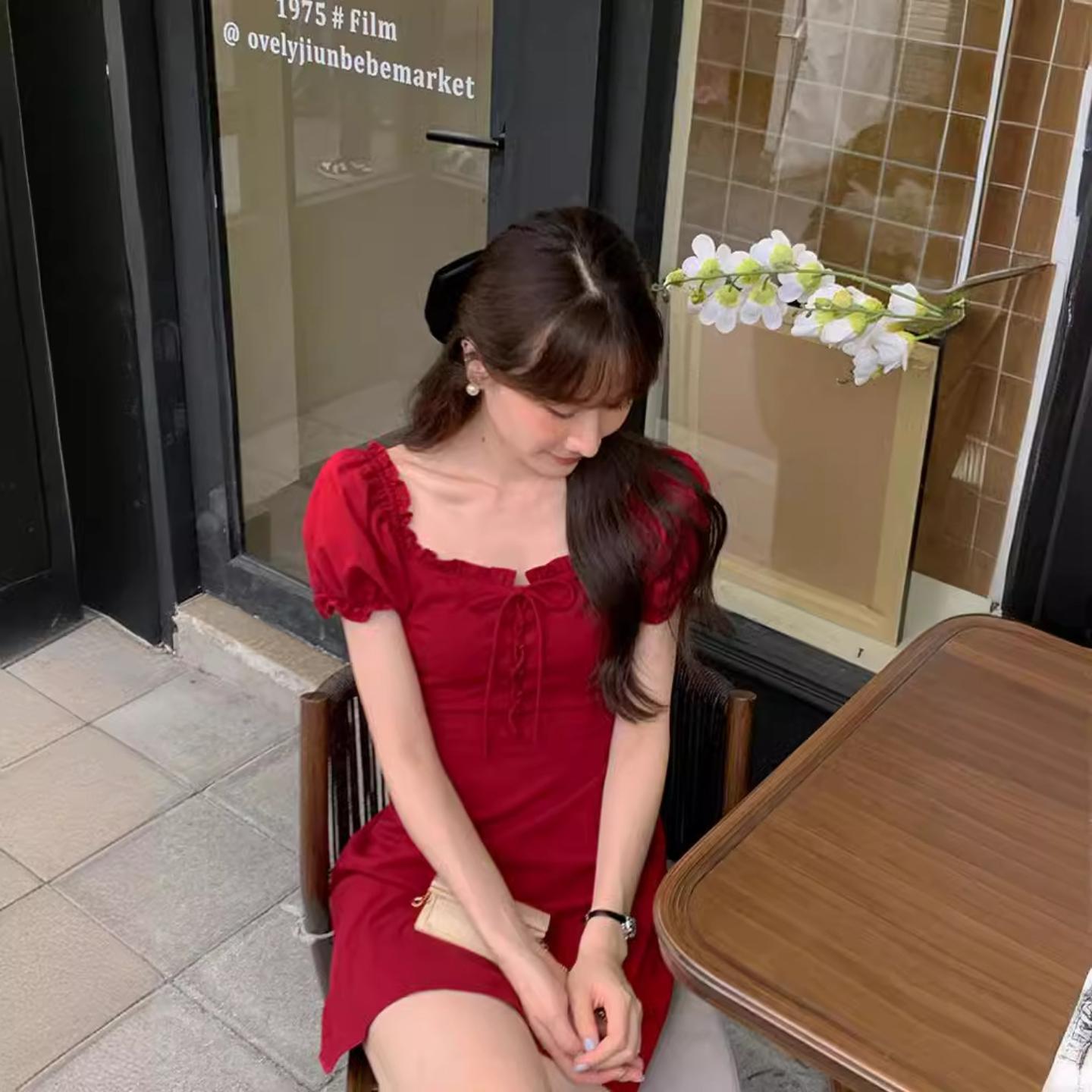 方领泡泡袖法式桔梗红连衣裙女夏图片