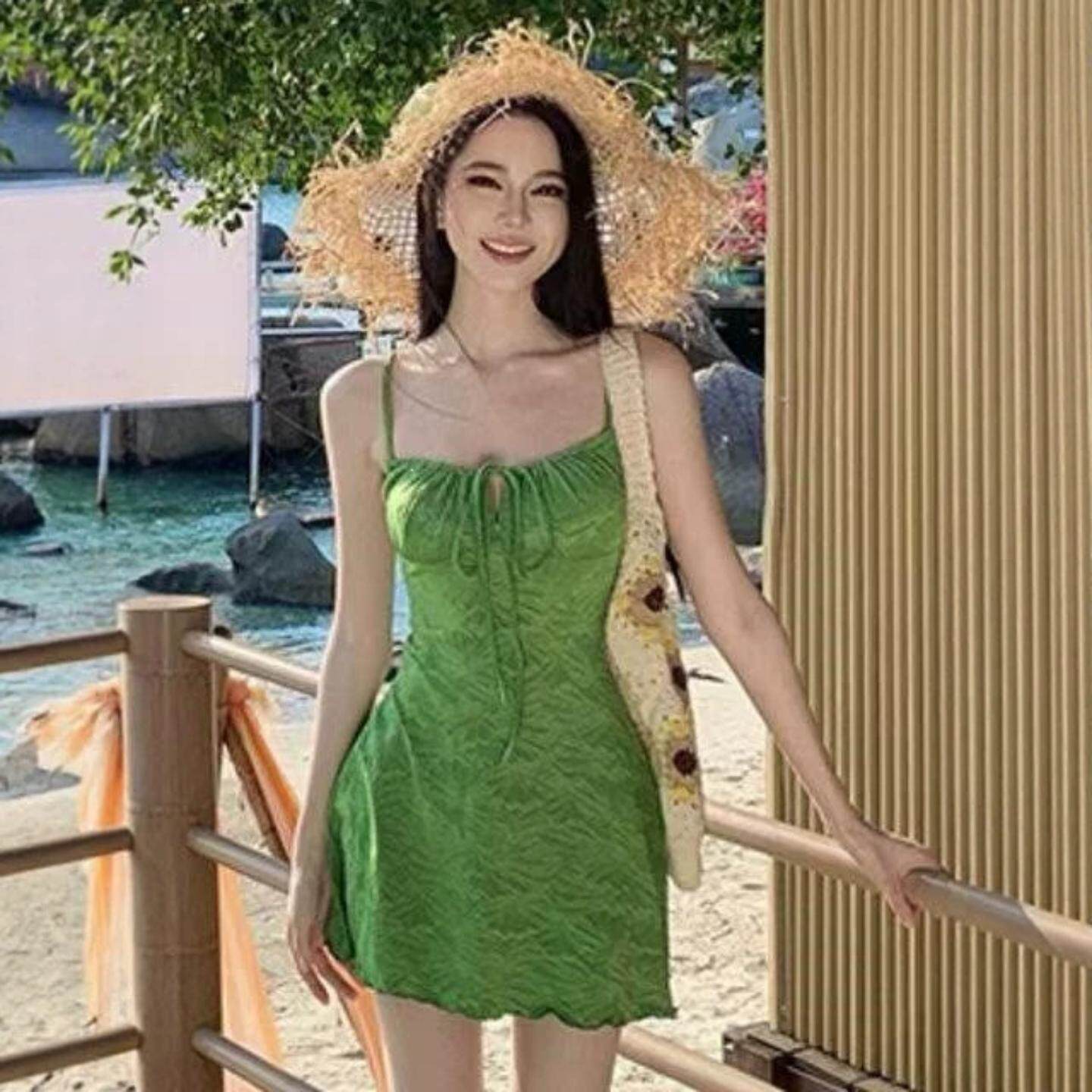 法式复古度假肌理感绿色吊带短裙子女春款海边抹胸显瘦连衣裙