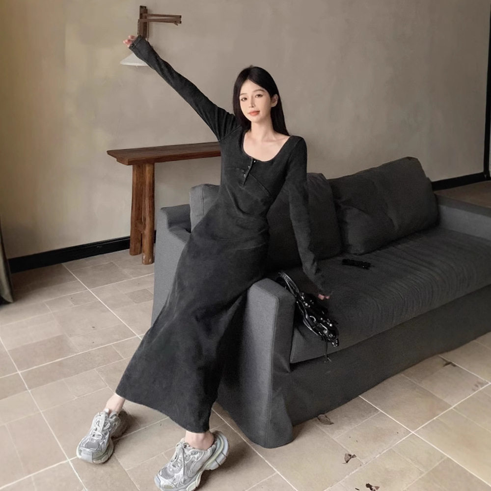 黑色方领包臀长裙女新款秋冬款高级感配大衣的内搭针织连衣裙,女装/女士精品,连衣裙,淘宝优惠券,粉丝福利购,淘宝优惠卷