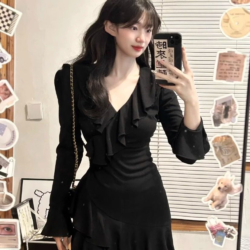 纯欲风辣妹性感V领针织连衣裙女秋冬新款荷叶边喇叭袖修身小黑裙,女装/女士精品,连衣裙,淘宝优惠券,粉丝福利购,淘宝优惠卷