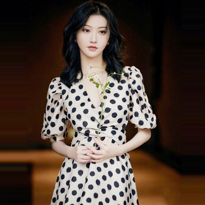 明星同款波点印花v领连衣裙