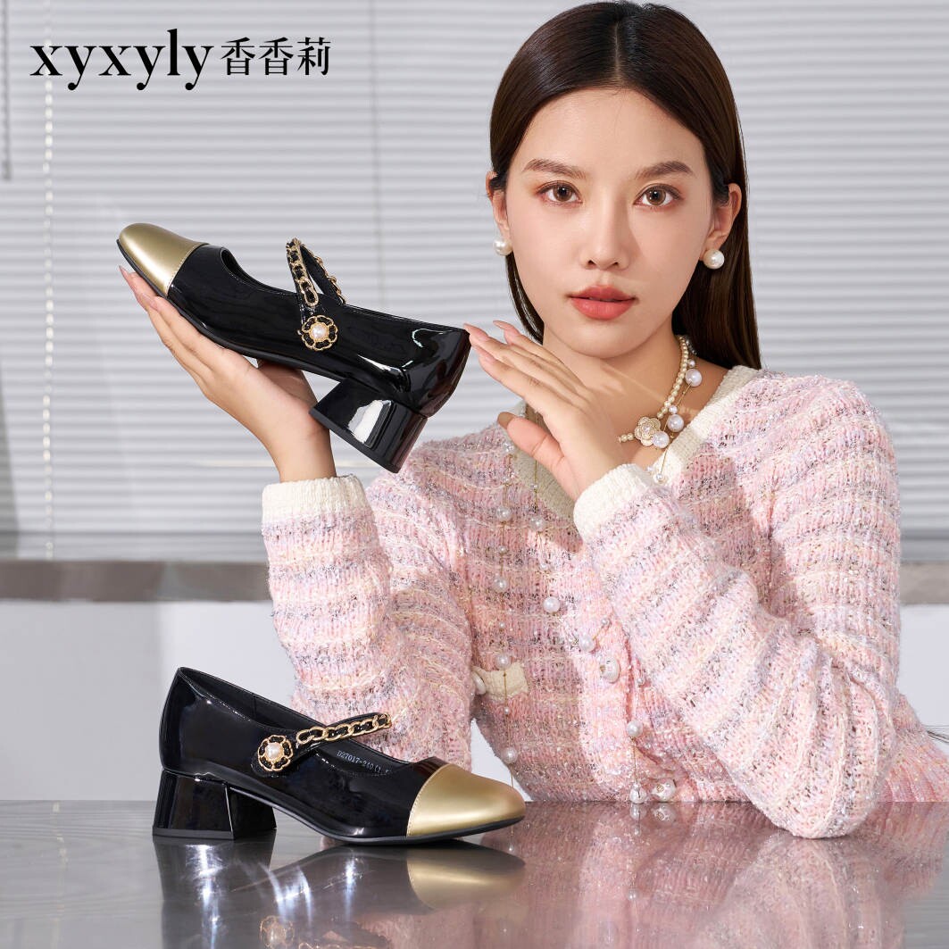 香香莉女鞋2024秋季新款漆皮米白仙女珍珠中跟拼接潮女单鞋27017