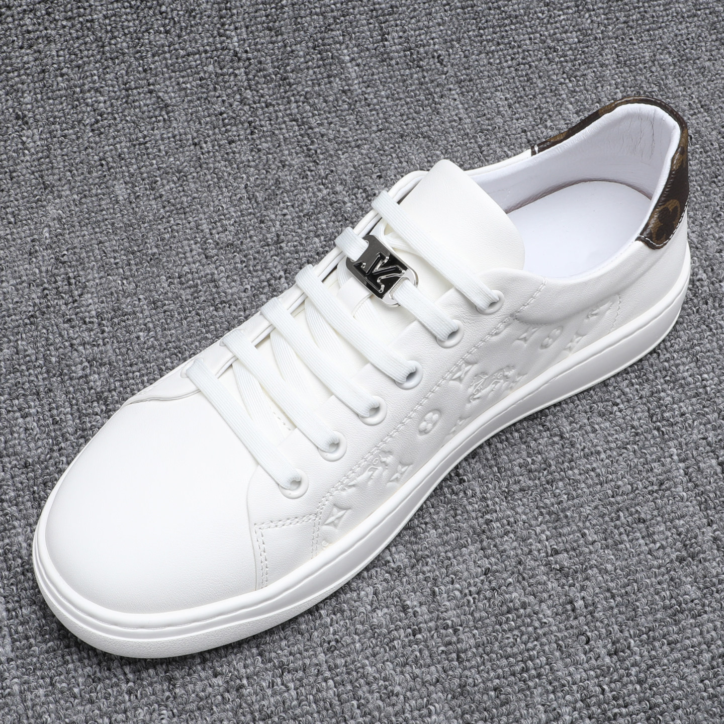 欧洲站真皮男鞋新款时尚压花头层牛皮小白鞋男轻便一脚蹬白色板鞋