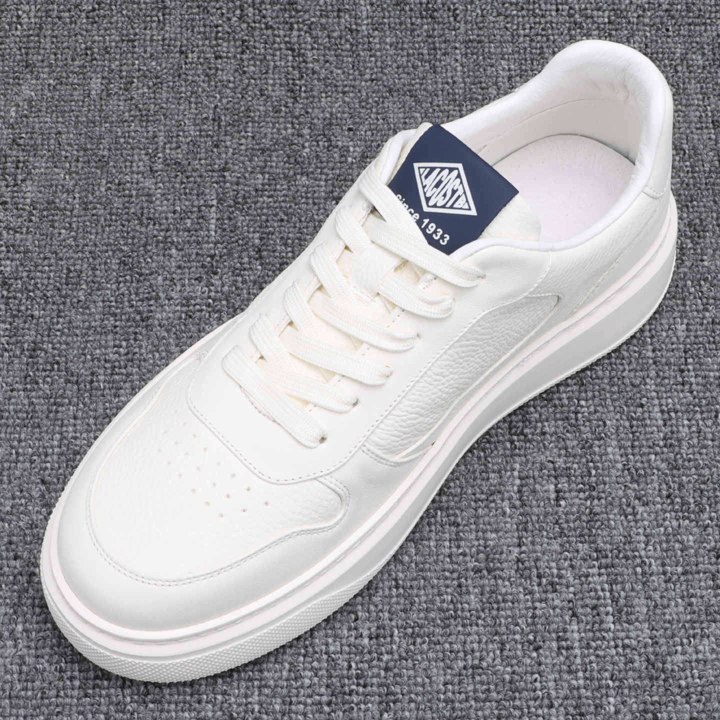 秋季新款轻便厚底真皮小白鞋潮男