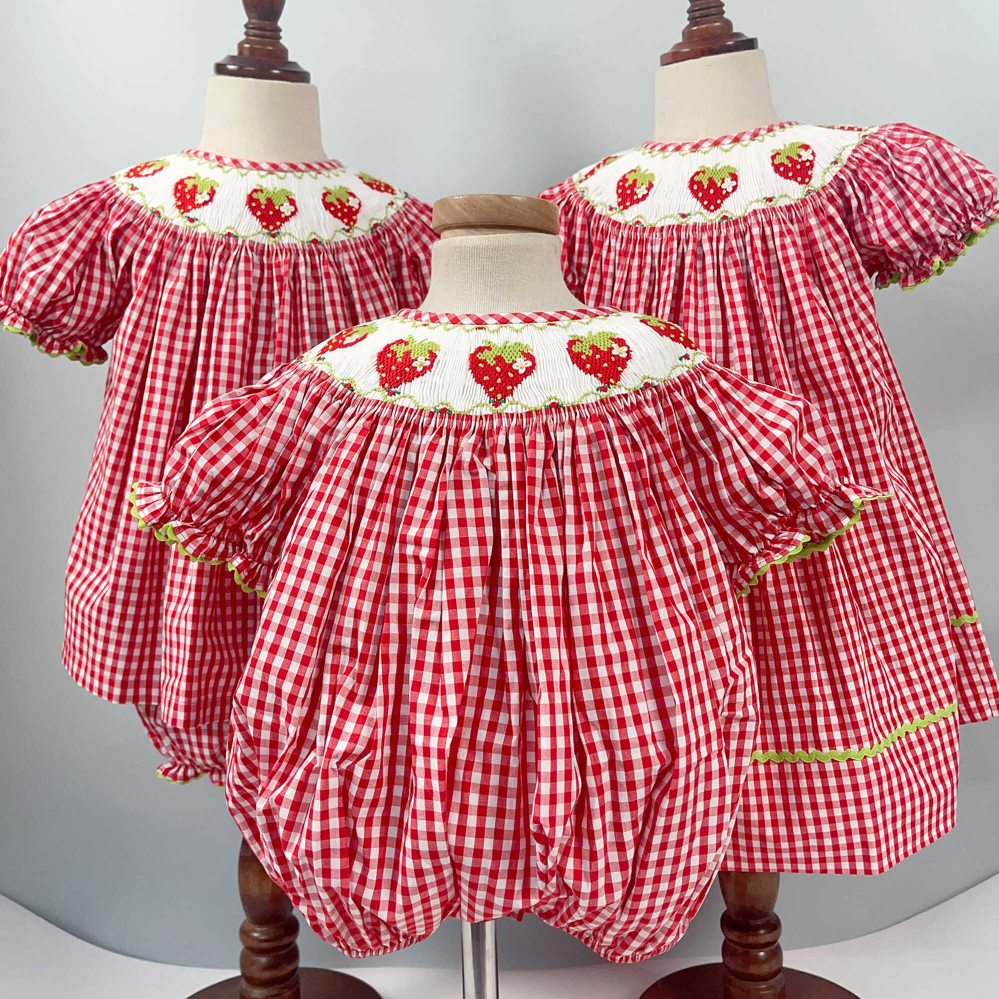 手工草莓打揽全棉女童连衣裙新款