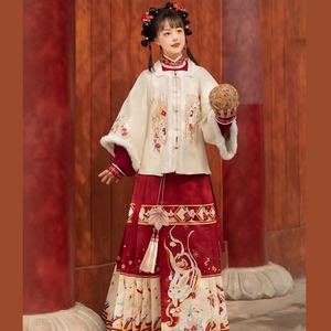 素羽华裳 奶兔微萌 明制汉服女方领披袄日常马面裙弓袋袖秋冬新款