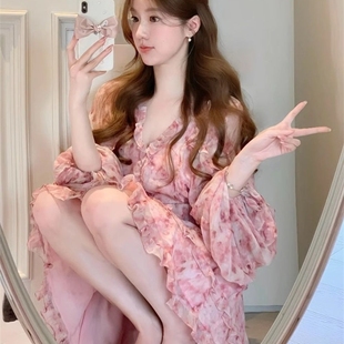 夏装 2025新款 独特漂亮气质短裙海边度假高级感绝美粉色碎花连衣裙