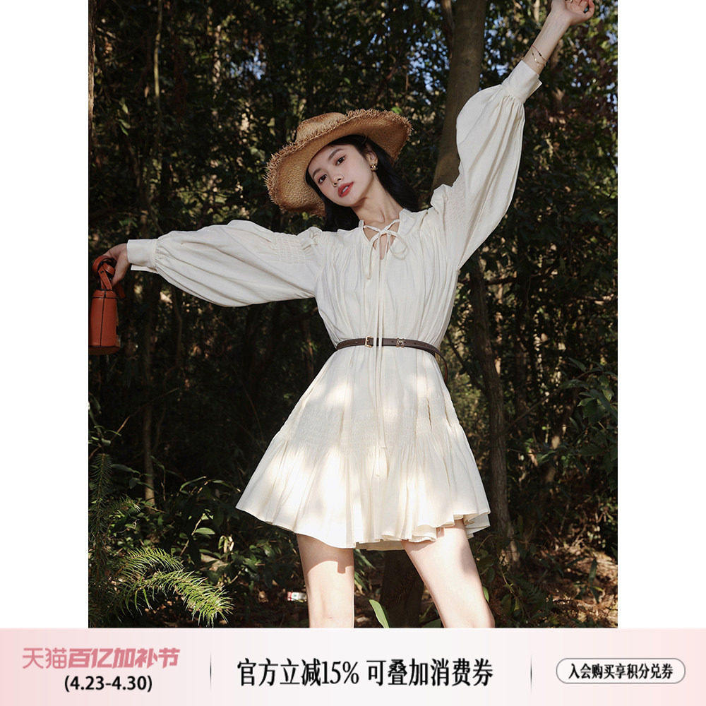 梅子熟瞭芙罗拉法式复古洋装女春夏显瘦白色长袖度假风短款裙子