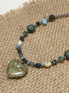 谧境 复古浮雕爱心项链   小众设计琉璃珠   手工饰品